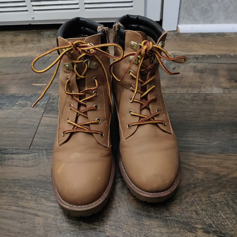 Mabry Tan Heeled Boot - Classic Lace-Up With Zipper